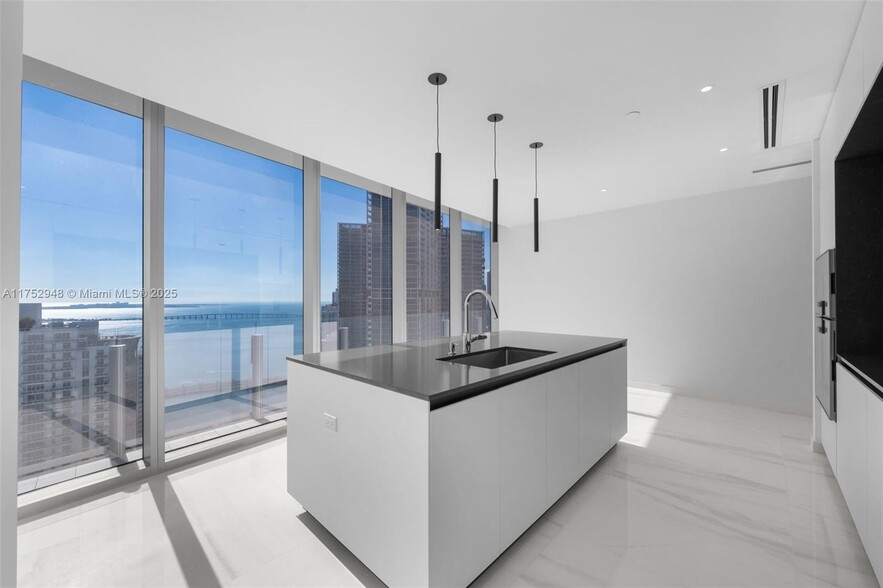 Building Photo - 300 Biscayne Boulevard Way