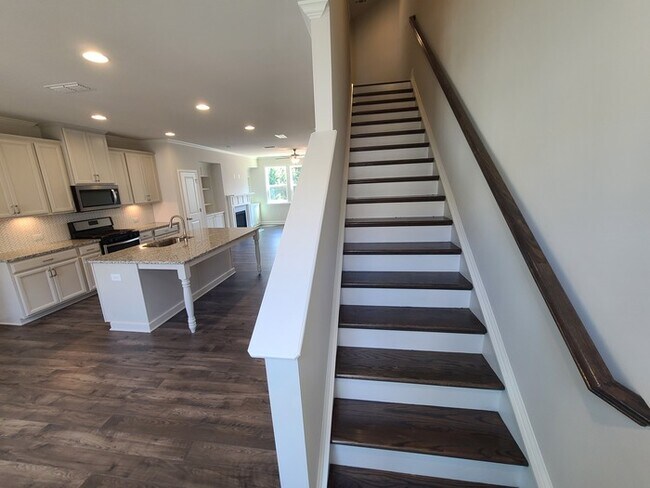 Building Photo - 3 Bed and 3 Bath Brand new ready for move-...