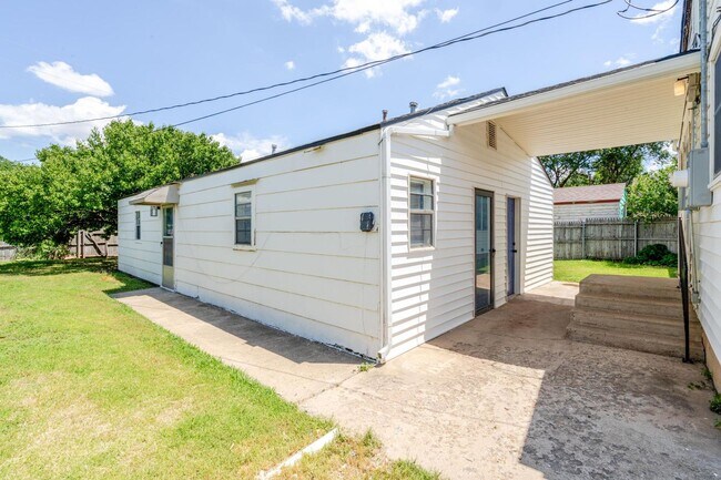 Building Photo - Super nice 5 Bedroom 3 bath property for r...