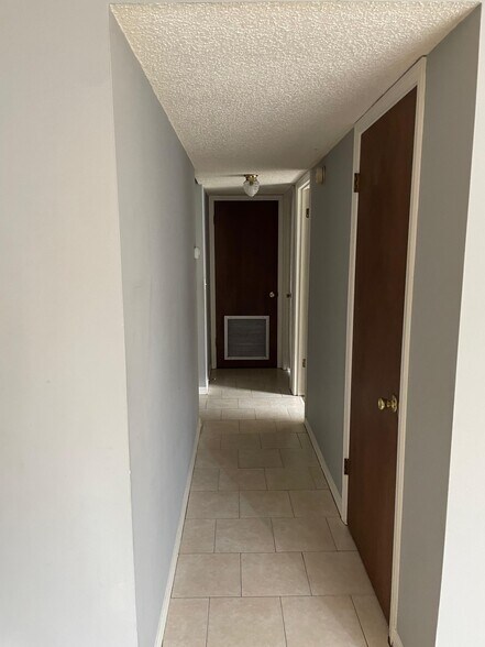 Building Photo - 471 Bentwood Ln