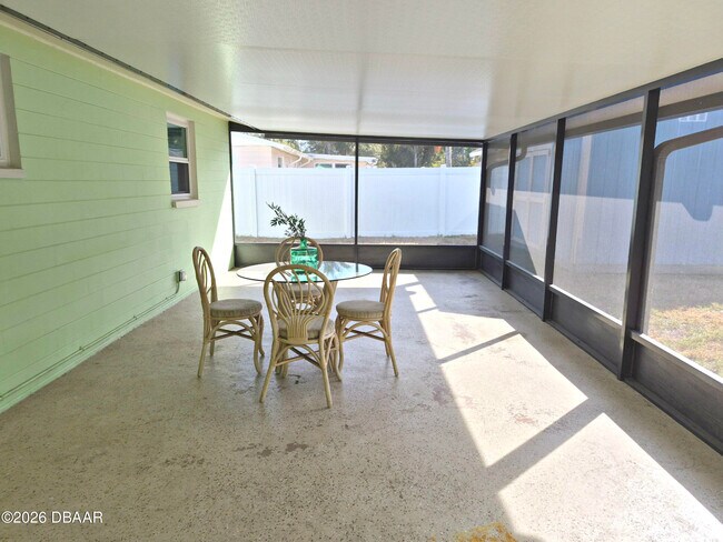 Building Photo - 737 5th St