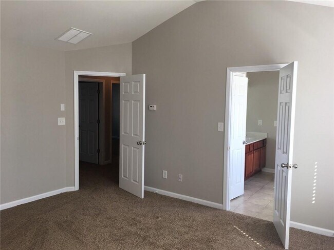 Building Photo - 3752 Memphis Dr