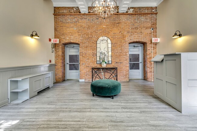Building Photo - 25 Grand St