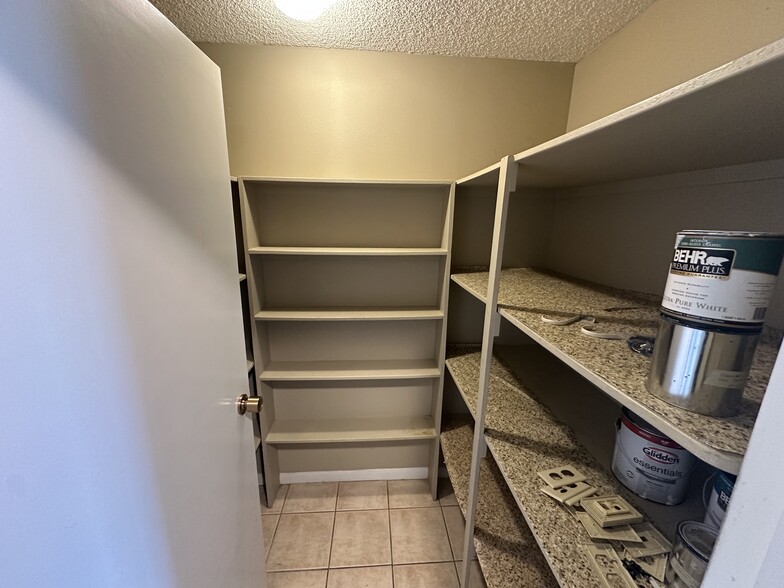 Building Photo - 411 Lakewood Cir