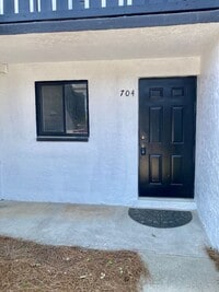 Building Photo - Centrally Located Condo