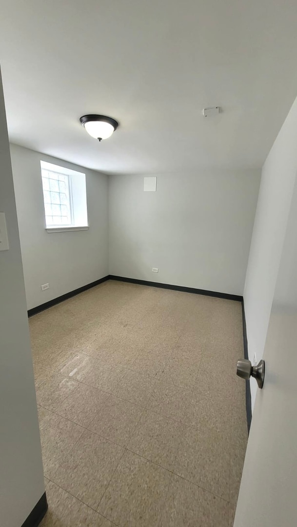 Building Photo - 4038 W Dickens Ave