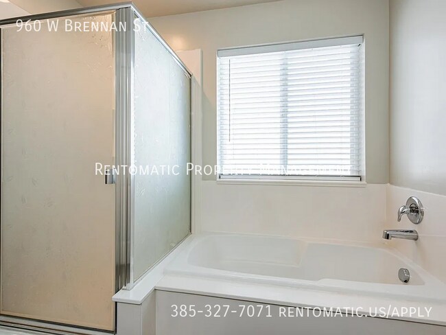 Building Photo - 960 W Brennan St