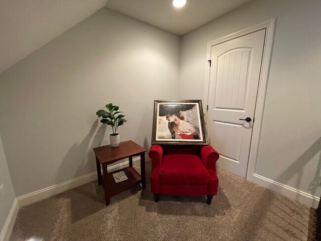 Building Photo - Fully Furnished, Short Term Rental, 1 Mont...