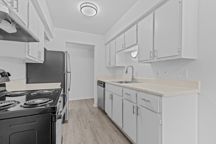 Building Photo - Carriage Park Apartments - Dearborn Heights, MI