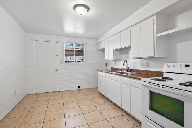 Building Photo - 4525 E Bellevue St