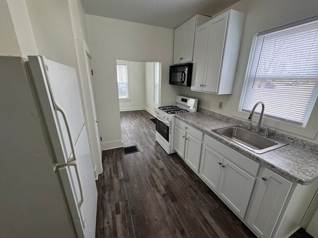 Building Photo - 000 Vine St