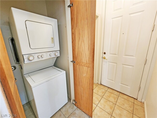 Building Photo - 1041 Marne Ct
