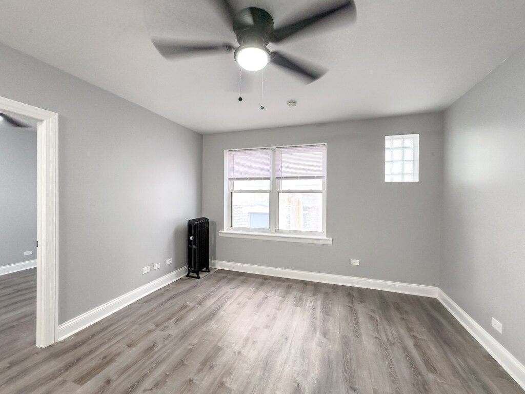 Building Photo - 4241 N Kenmore Ave