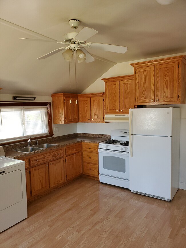 Building Photo - 1814 Summer St