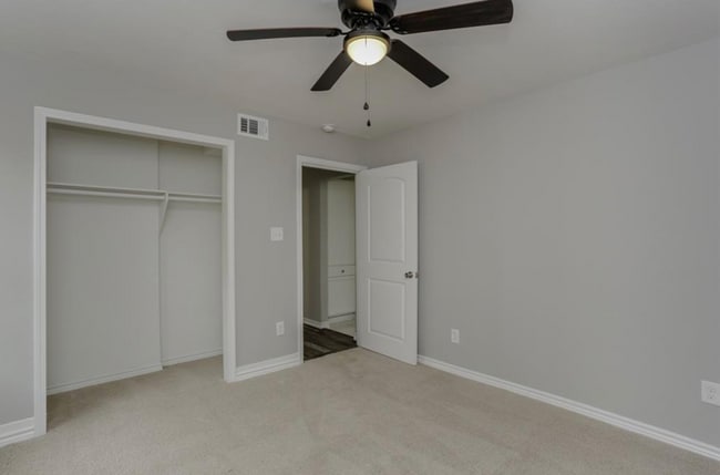 Building Photo - 5635 Belarbor St