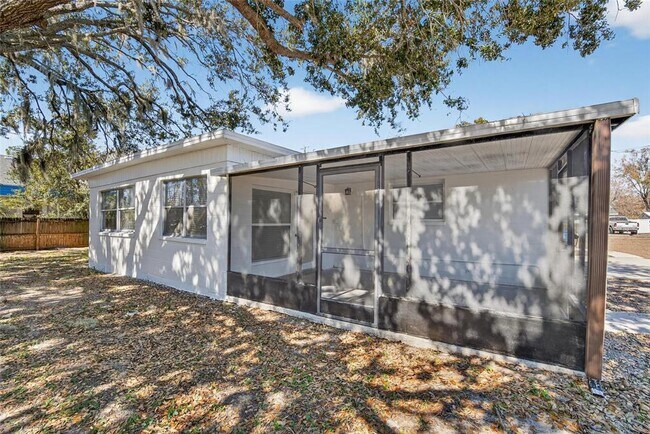 Building Photo - 311 NE 5th St