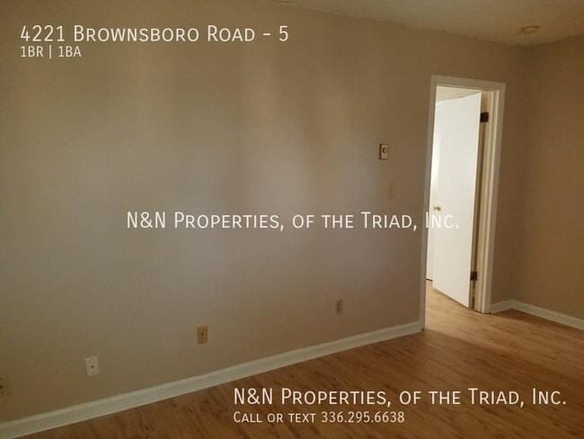 Building Photo - 4221 Brownsboro Rd