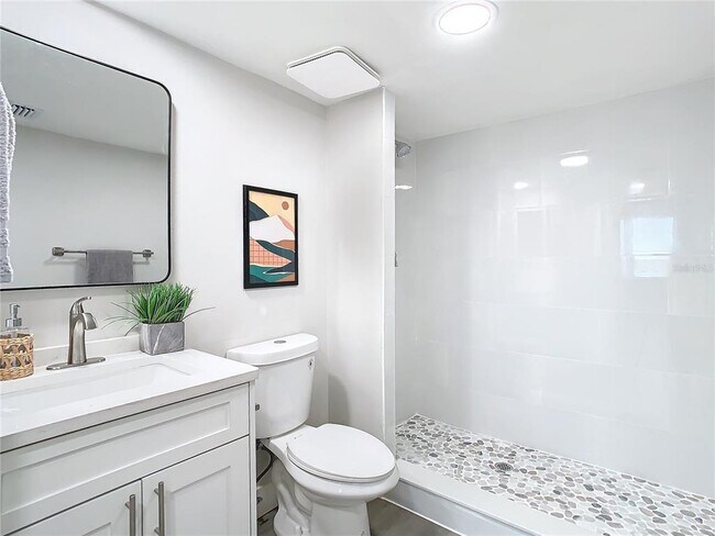 Building Photo - 400 Island Way