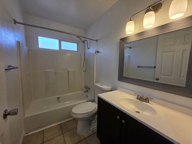 Building Photo - Gareth Ln - Triplex