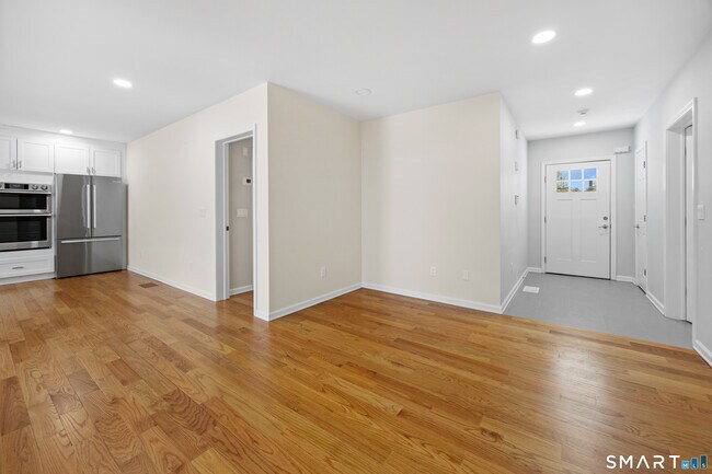 Building Photo - 34 Hi-Ann Ct