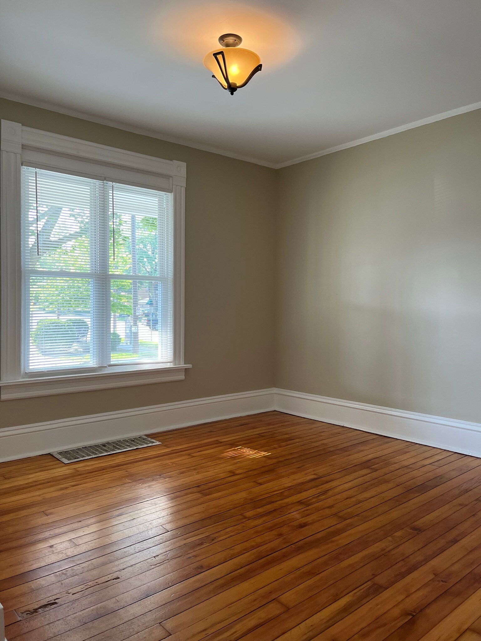 Building Photo - 3104 S Griffin Ave