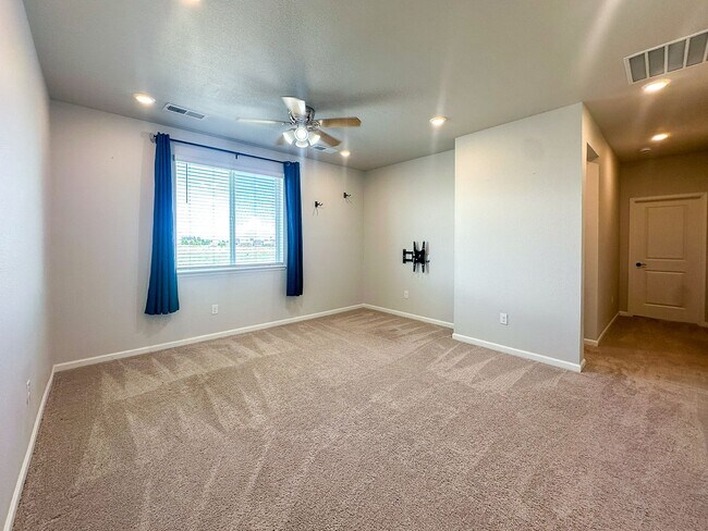 Building Photo - Alder Creek 3bd 2.5ba paired home for rent!