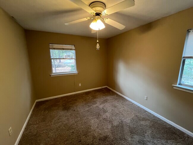 Building Photo - 211 Henderson St