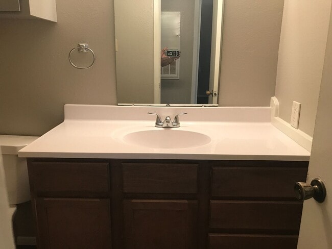 Building Photo - 3/2 Fenced yard PET FRIENDLY PTISD