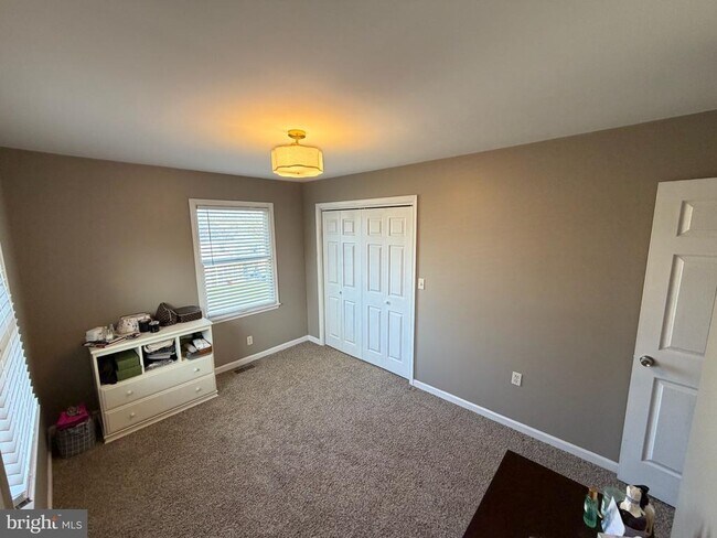 Building Photo - 281 Tall Oak Dr