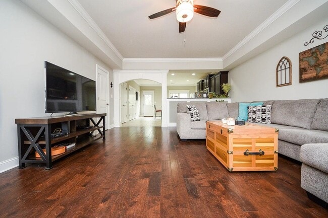 Building Photo - BEAUTIFUL TOWNHOME- SHOWING BY APPOINTMENT ONLY