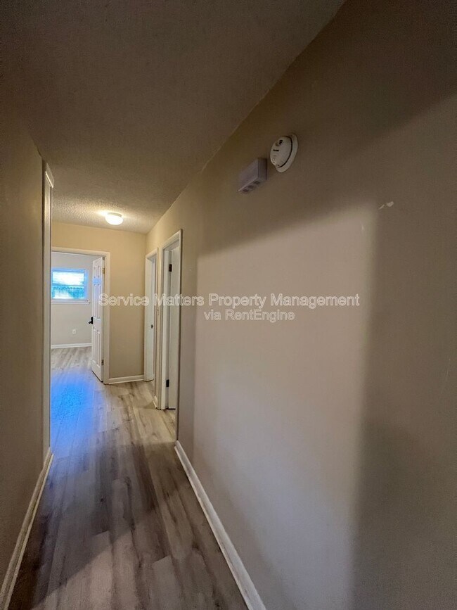 Building Photo - 303 Newcastle Dr