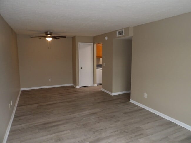 Building Photo - 140 Landings Dr