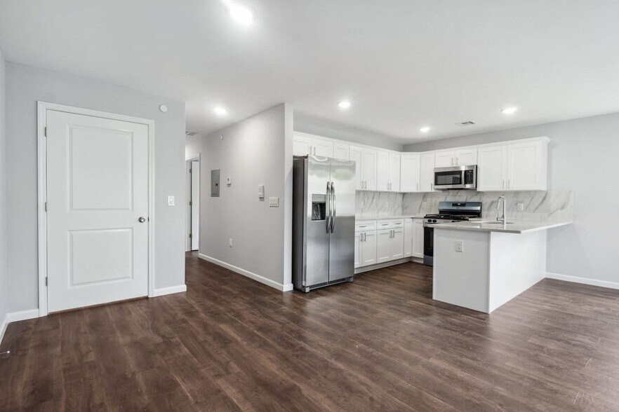 Building Photo - 889 S 17th St