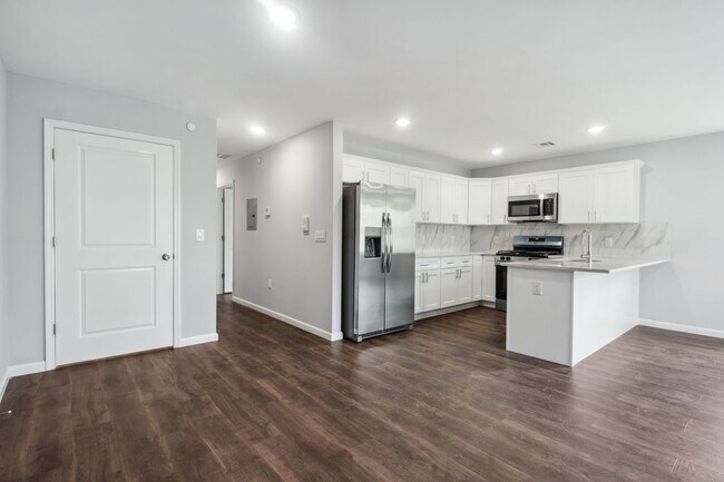 Building Photo - 889 S 17th St