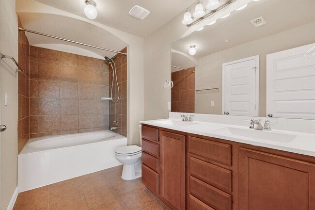 Building Photo - 1620 Bryant Dr