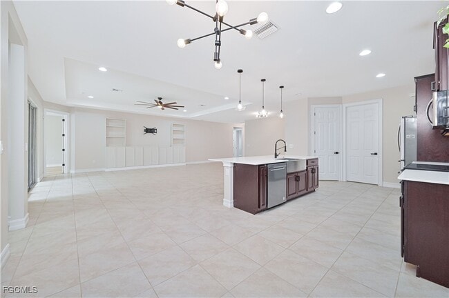 Building Photo - 2852 Royal Gardens Ave