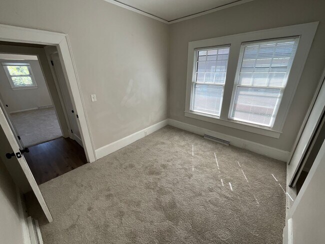 Building Photo - Charming 3 bedroom/1.5 bathroom REMODELED home close to High Point University