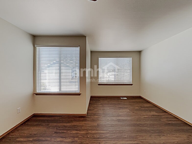 Building Photo - 2808 6th St SE