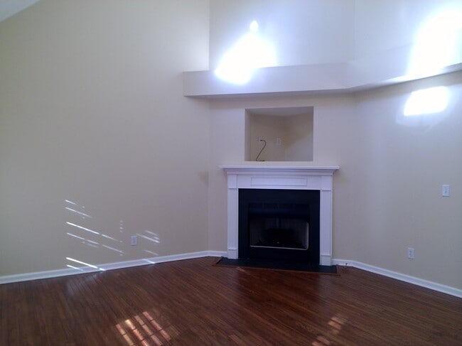 Building Photo - 427 Parrish Hill