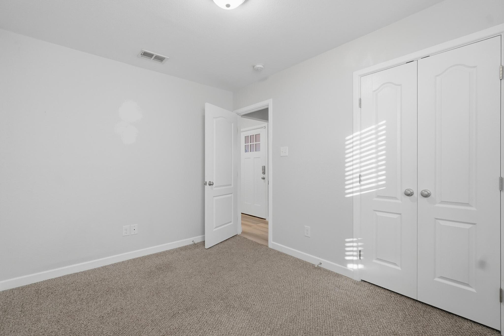 Building Photo - 2050 Lillius St