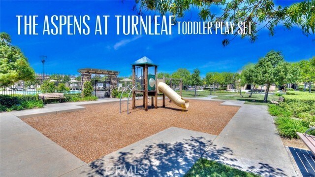 Building Photo - 2566 Pearblossom St