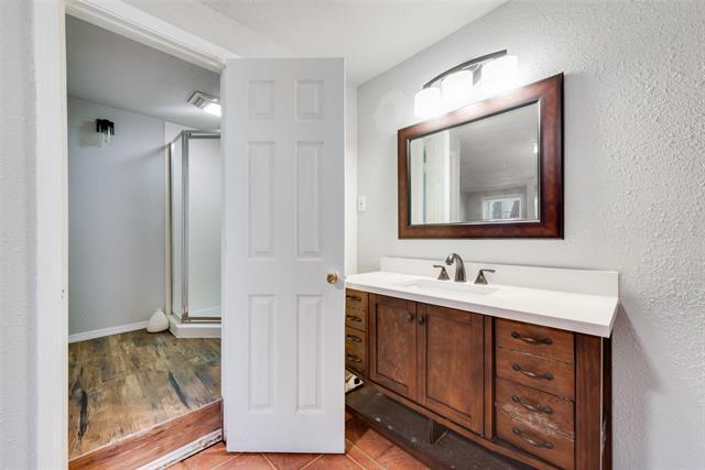 Building Photo - 3733 Oakwood Dr