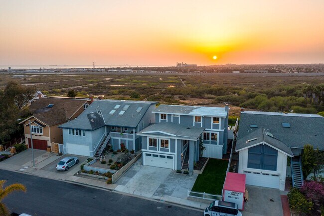 Building Photo - Costa Mesa, Panoramic Views, Pool - Fully ...