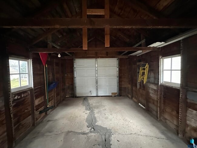 Building Photo - 820 N Cedar St