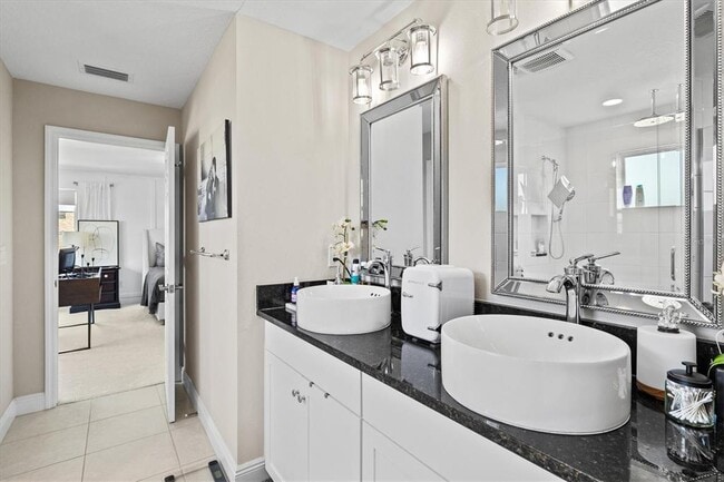 Building Photo - 5709 Silver Sun Dr