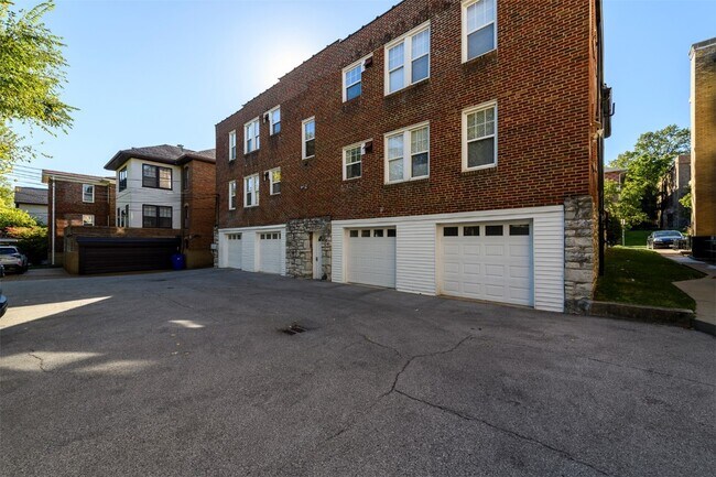 Building Photo - 7331 Forsyth Blvd