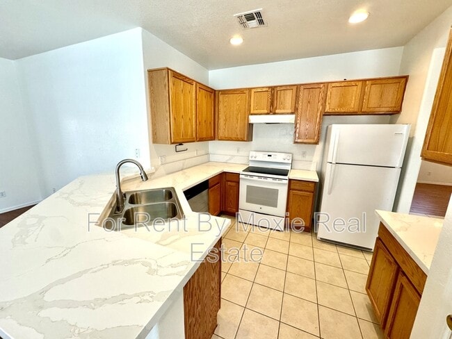 Building Photo - 44038 Granite Dr