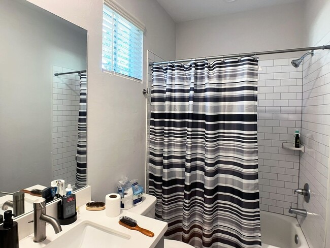 Building Photo - Porter's - New 5 Bedroom, 5 Bathroom House