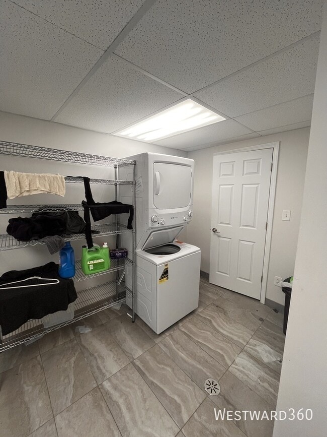 Building Photo - 4018 W Oakdale-1