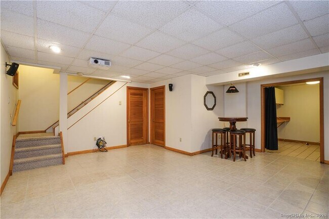 Building Photo - 9 Red Stone Way